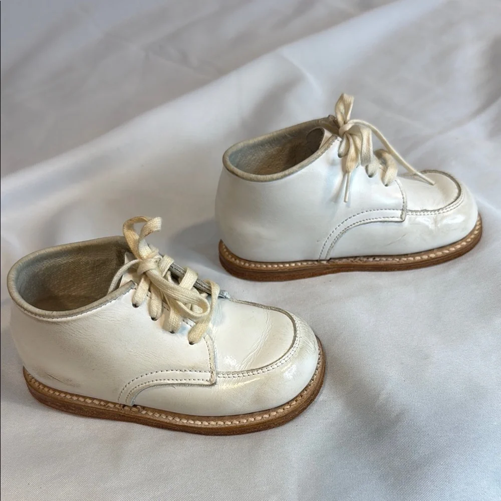 Vintage Stride Rite Baby Hard Bottom White Walking Shoes Baby Size 5 1/2 EE